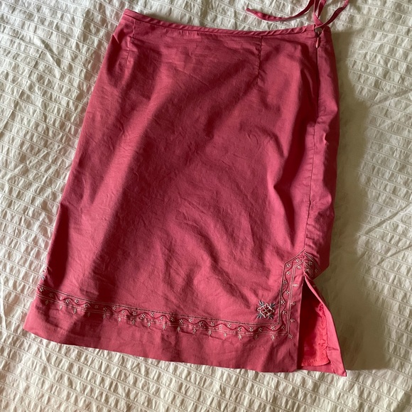 Pink cotton skirt with embroidered hem - Picture 4 of 4